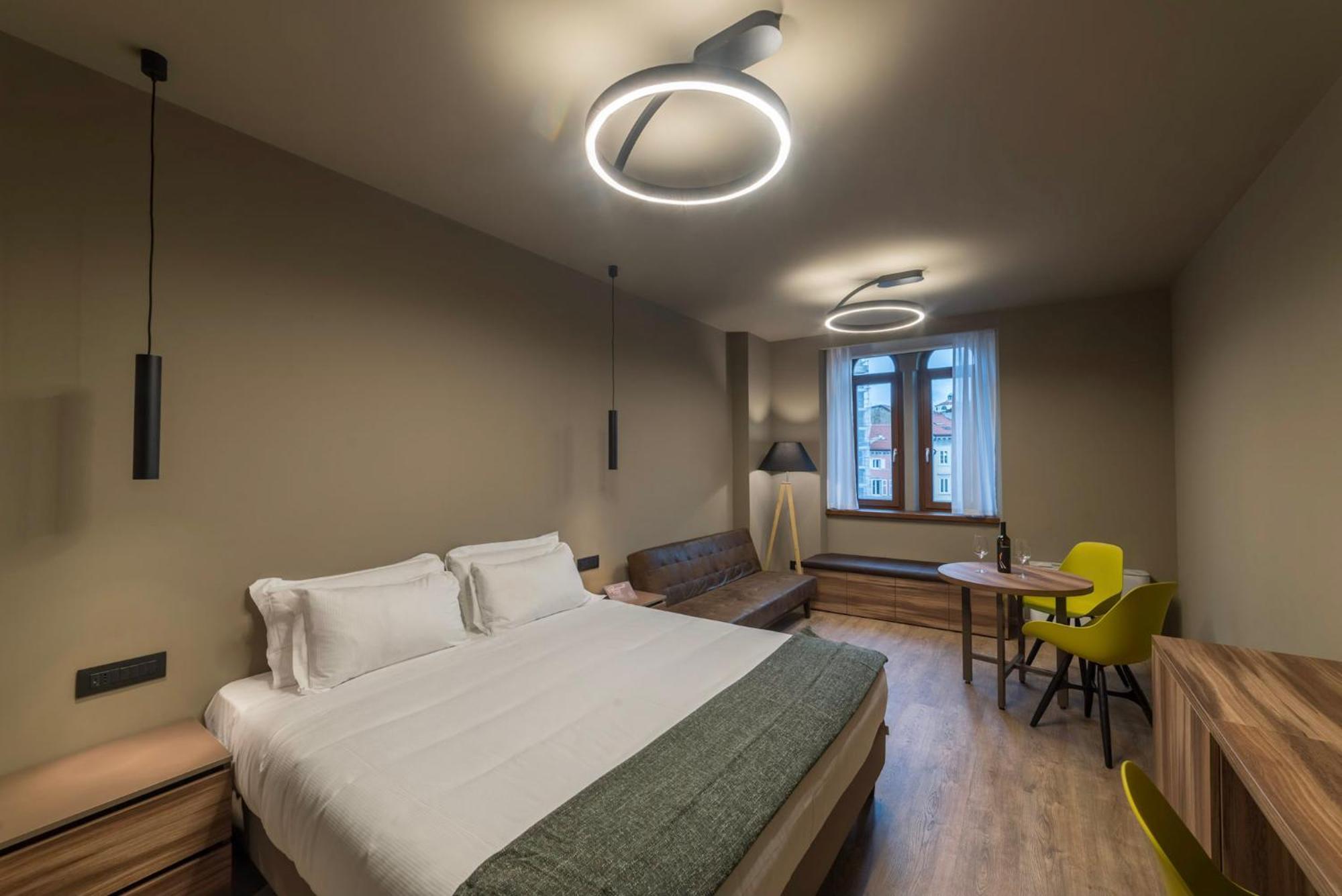 9 stanze - Boutique Rooms Trieste Extérieur photo